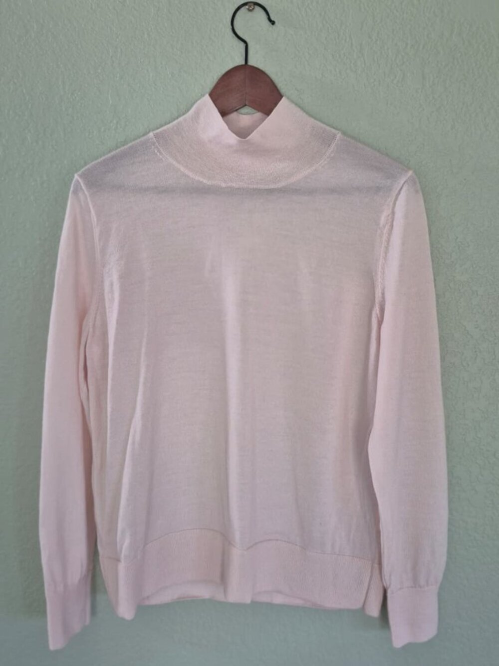 Banana Republic 100% Merino Wool Mock Neck Sweater 🌸